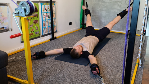 Kompleksowy trening z wykorzystaniem pravilo - ćwiczenie dla elastyczności ciała i zdrowia kręgosłupa